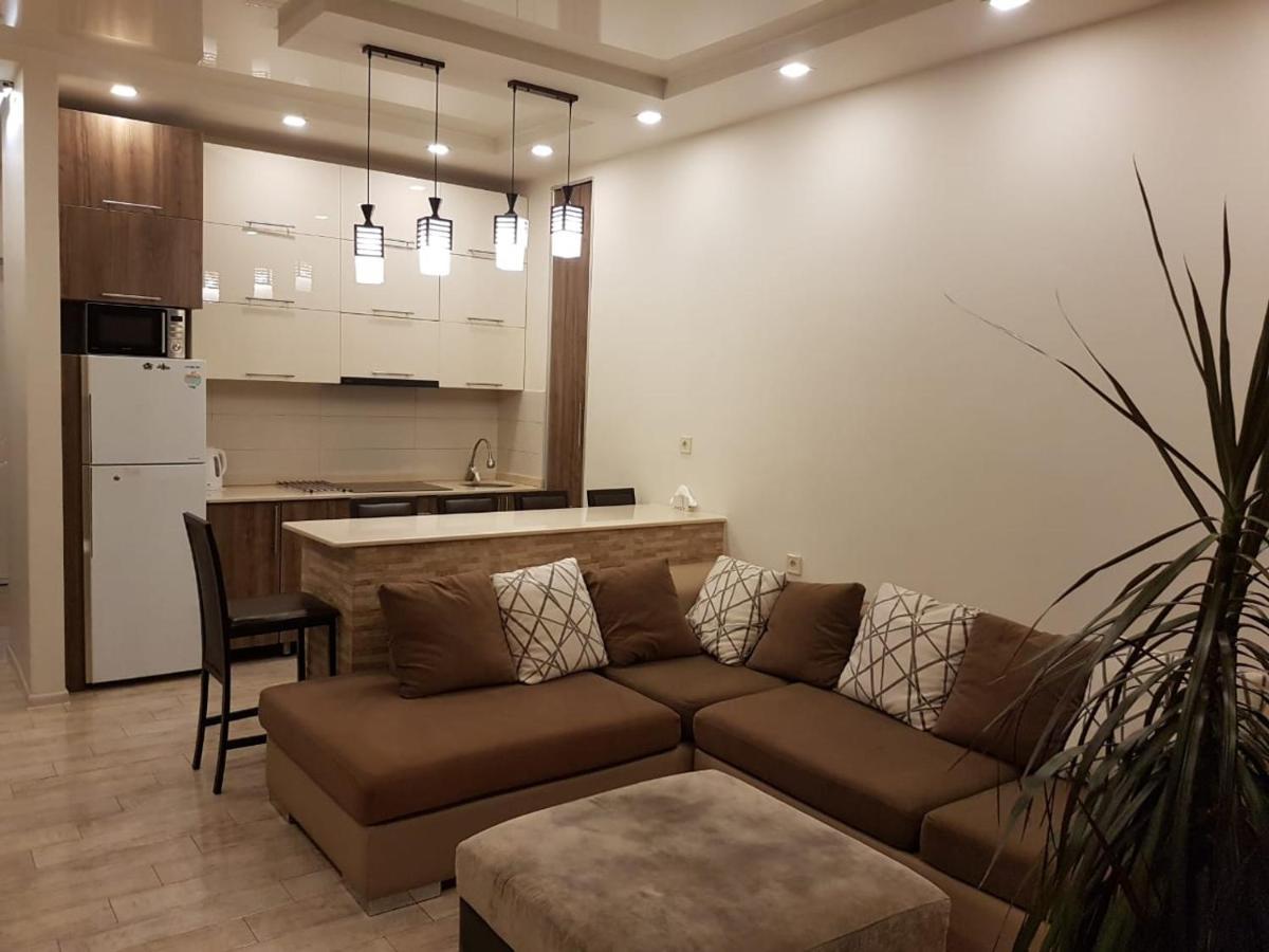 Apartment Magnolia バトゥーミ エクステリア 写真