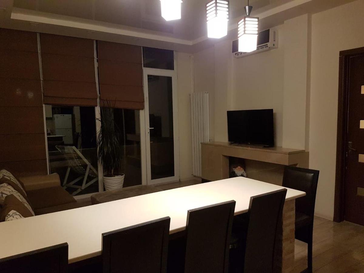 Apartment Magnolia バトゥーミ エクステリア 写真